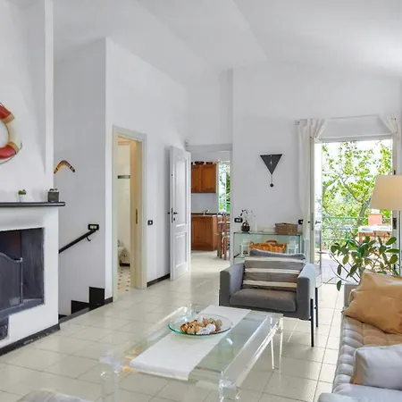 3 Bedroom Beautiful In Hébergement de vacances Rapallo
