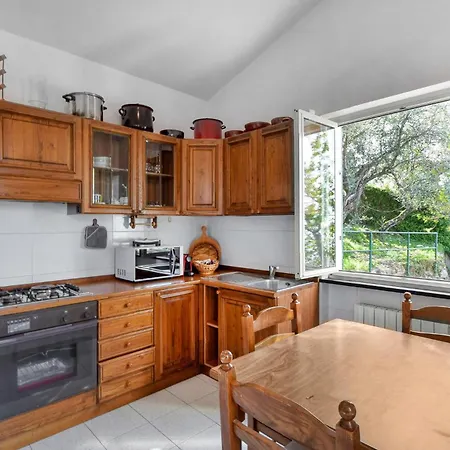 3 Bedroom Beautiful In Ferienhaus Rapallo